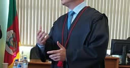 Homem é condenado a 30 anos por feminicídio em Três Coroas