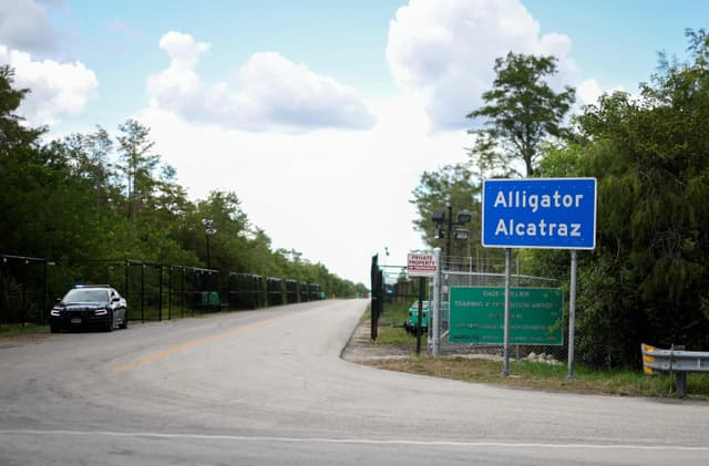 Juíza proíbe novos detentos no centro de detenção em Everglades por falta de análise ambiental; Legenda da imagem. Reprodução: Globo