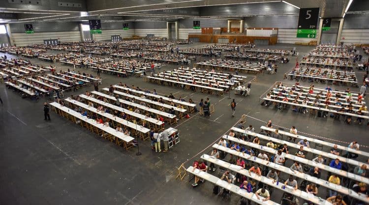 Candidatos a opositores para professores de Secundário no Governo Vasco. Reprodução: El País