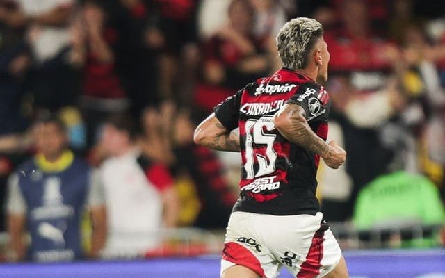 Carrascal decide e Flamengo sai na frente do Racing na semifinal. Reprodução: Retorno do item 11