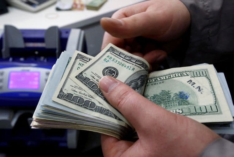 Dólar em baixa a R$ 5,75 e Ibovespa recua