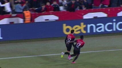 Jandrei lamenta pênalti perdido que resultou na eliminação do São Paulo na Copa do Brasil. Reprodução: Globo