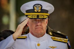Adm. Sam Paparo destaca a importância dos líderes em assumir riscos para incentivar a inovação na liderança militar. Reprodução: Business Insider