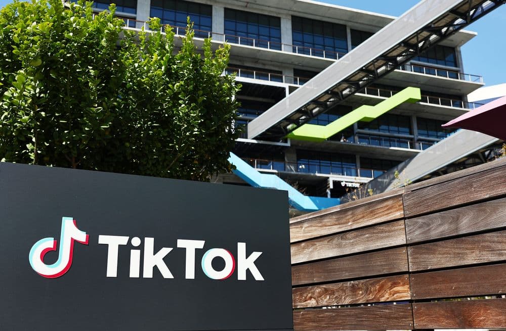 TikTok impõe retorno ao trabalho presencial para colaboradores de e-commerce, cinco dias por semana. Legenda da imagem. Reprodução: Mario Tama/Getty Images