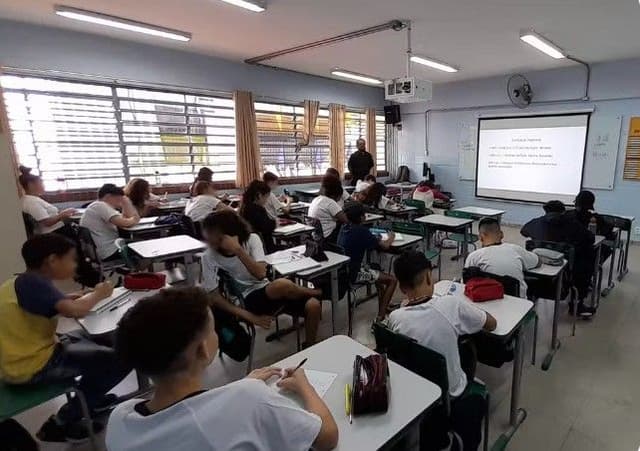 Sala de aula na Zona Leste de SP mostra desafio de disciplina, tema do TALIS. Reprodução: Retorno do item 11