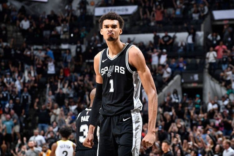 Wembanyama sofre trombose e se despede da temporada da NBA