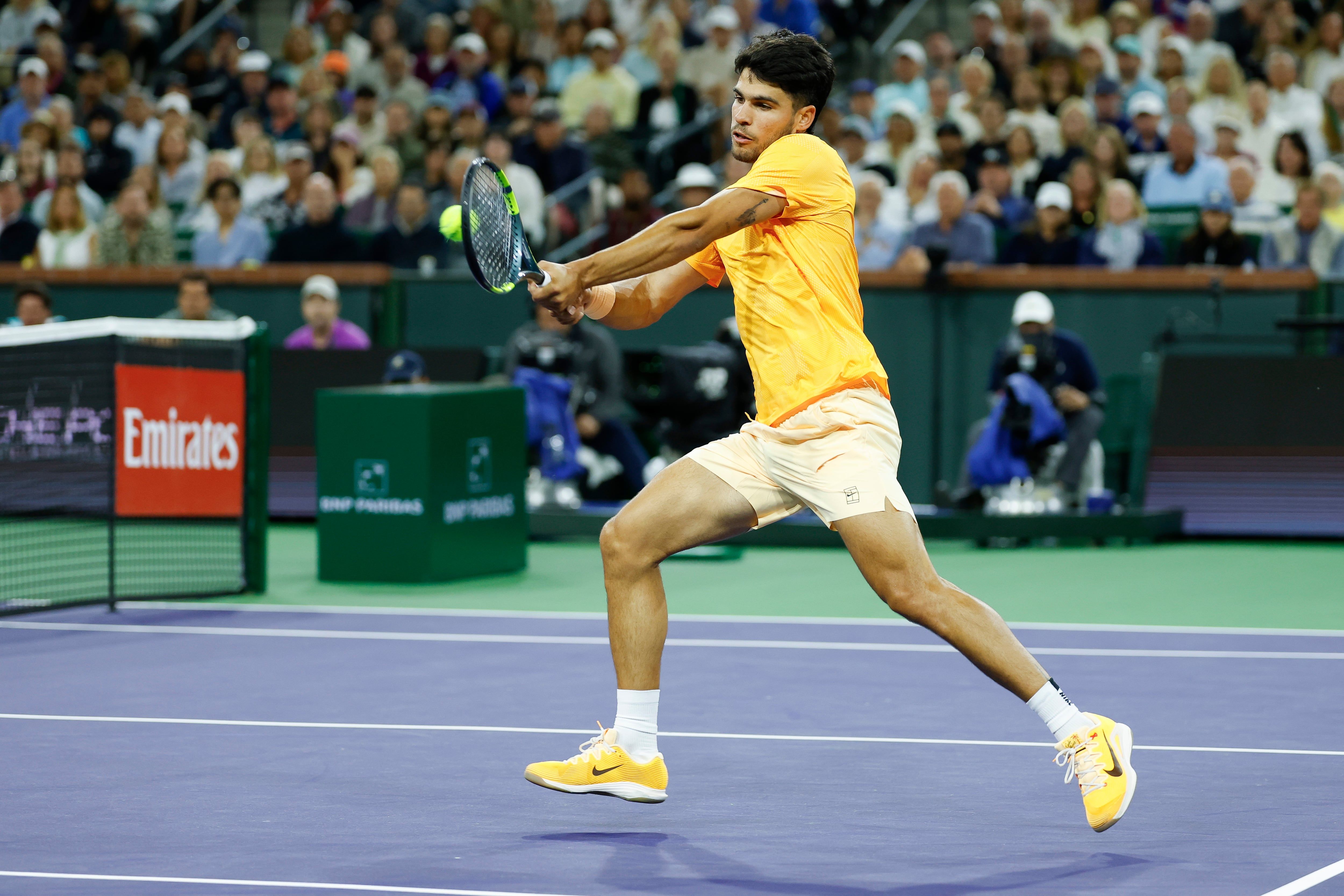 [Alcaraz exibe equilíbrio e faz a remontada diante de Rinderknech]. Reprodução: Elpais