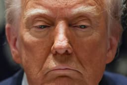 Trump Ameaça Tarifas de 50% ao Petróleo Russo