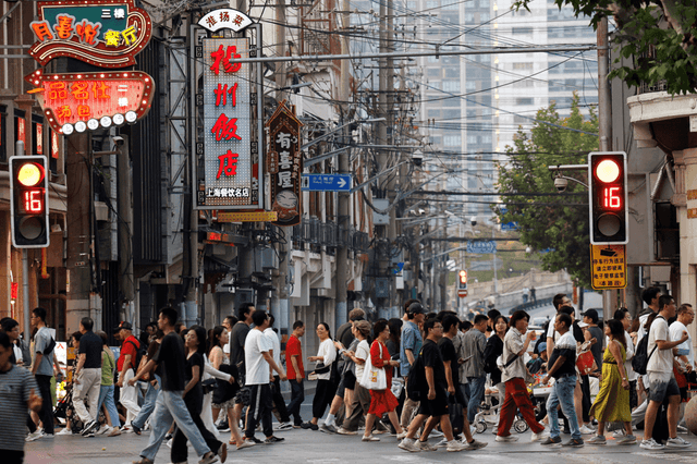 Atividade de serviços na China cresce lentamente em janeiro
