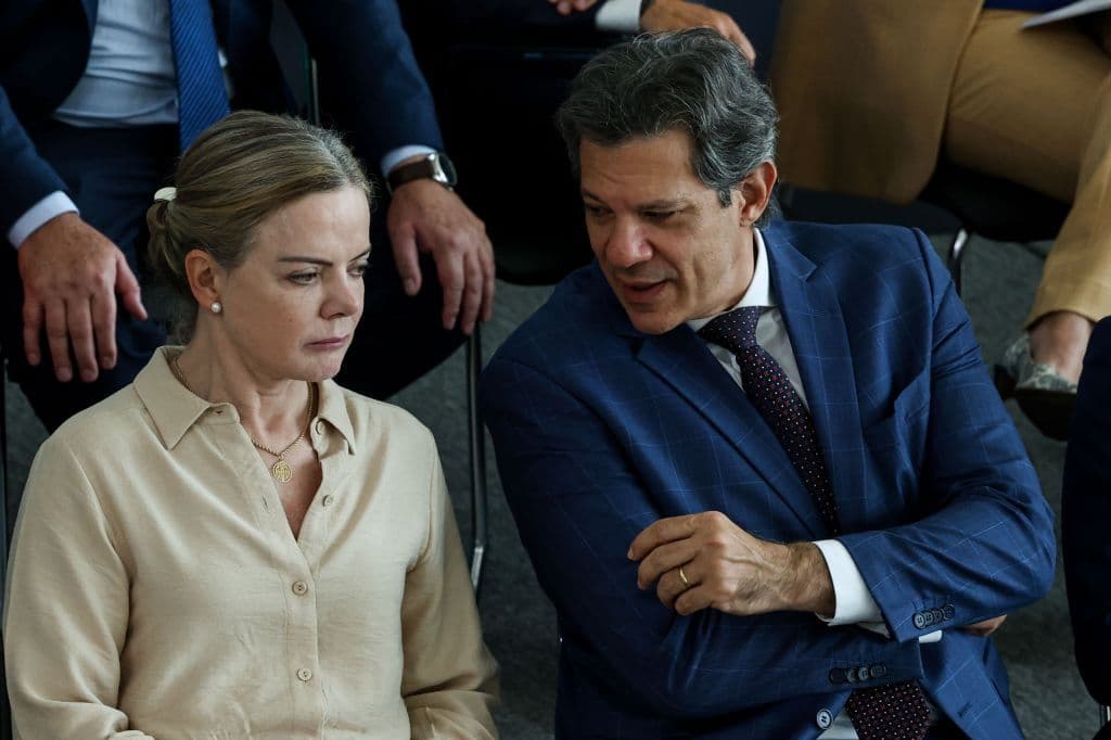 Haddad e Gleisi se reúnem para discutir pautas econômicas