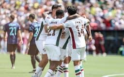 Torcedores do Fluminense comemoram a vitória histórica sobre a Inter de Milão.; Reprodução: CNN Brasil
