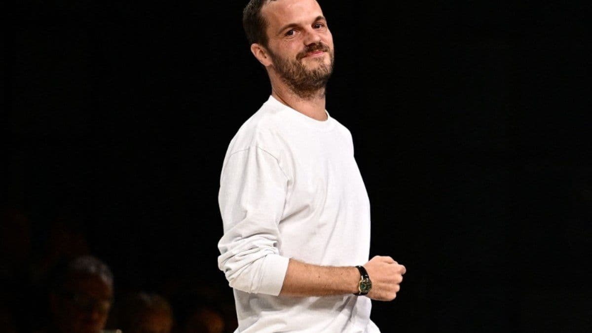 Giorgio Armani celebra marcos históricos em sua carreira de design. Reprodução: GPS Brasília