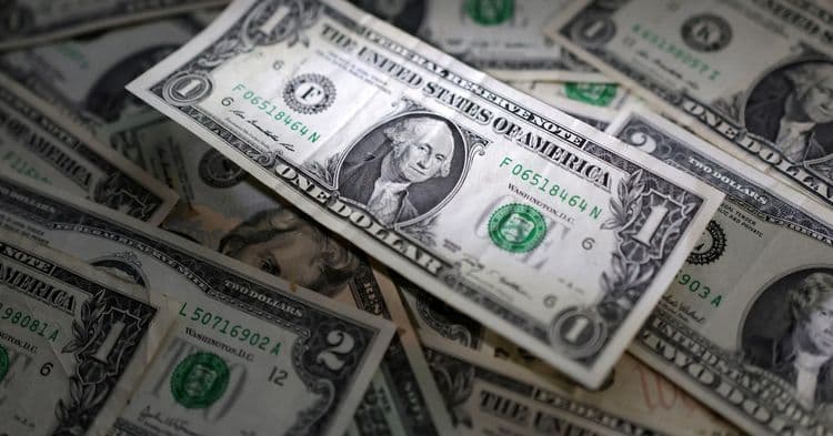 O dólar cai após incertezas sobre os planos de Donald Trump para o Federal Reserve. Reprodução: Reuters