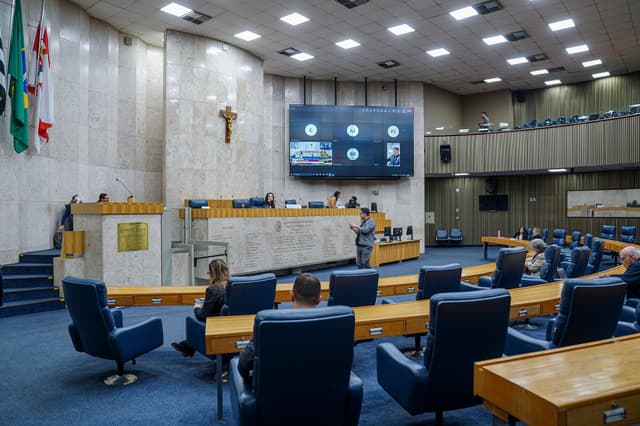 Vereadores discutem criação de 15 cargos no plenário da Câmara de SP. Reprodução: G1