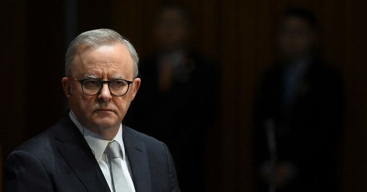 Primeiro-Ministro australiano critica tarifas de Trump, mas descarta retaliação. Reprodução: Reuters