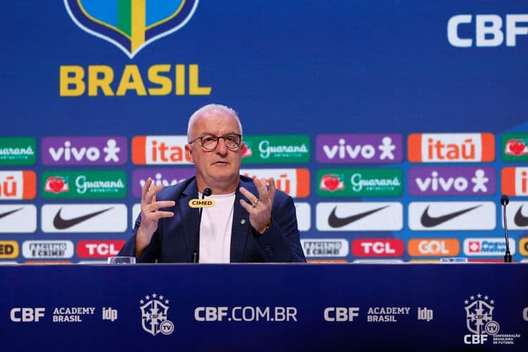 Augusto Melo aguarda novo treinador enquanto Fabinho Soldado se encontra com Dorival Júnior. Reprodução: Globo