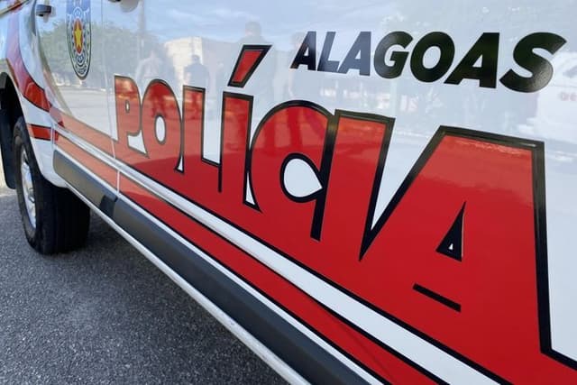 Polícia Militar em ação após denúncia de violência doméstica em Maceió. Reprodução: Redação