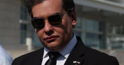 George Santos, ex-representante dos EUA, pode ser condenado a mais de sete anos por fraudes. Reprodução: Reuters