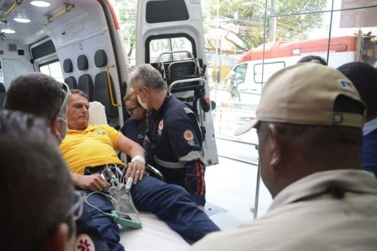 Ex-presidente Bolsonaro é internado em hospital devido a complicações intestinais. Reprodução: Globo