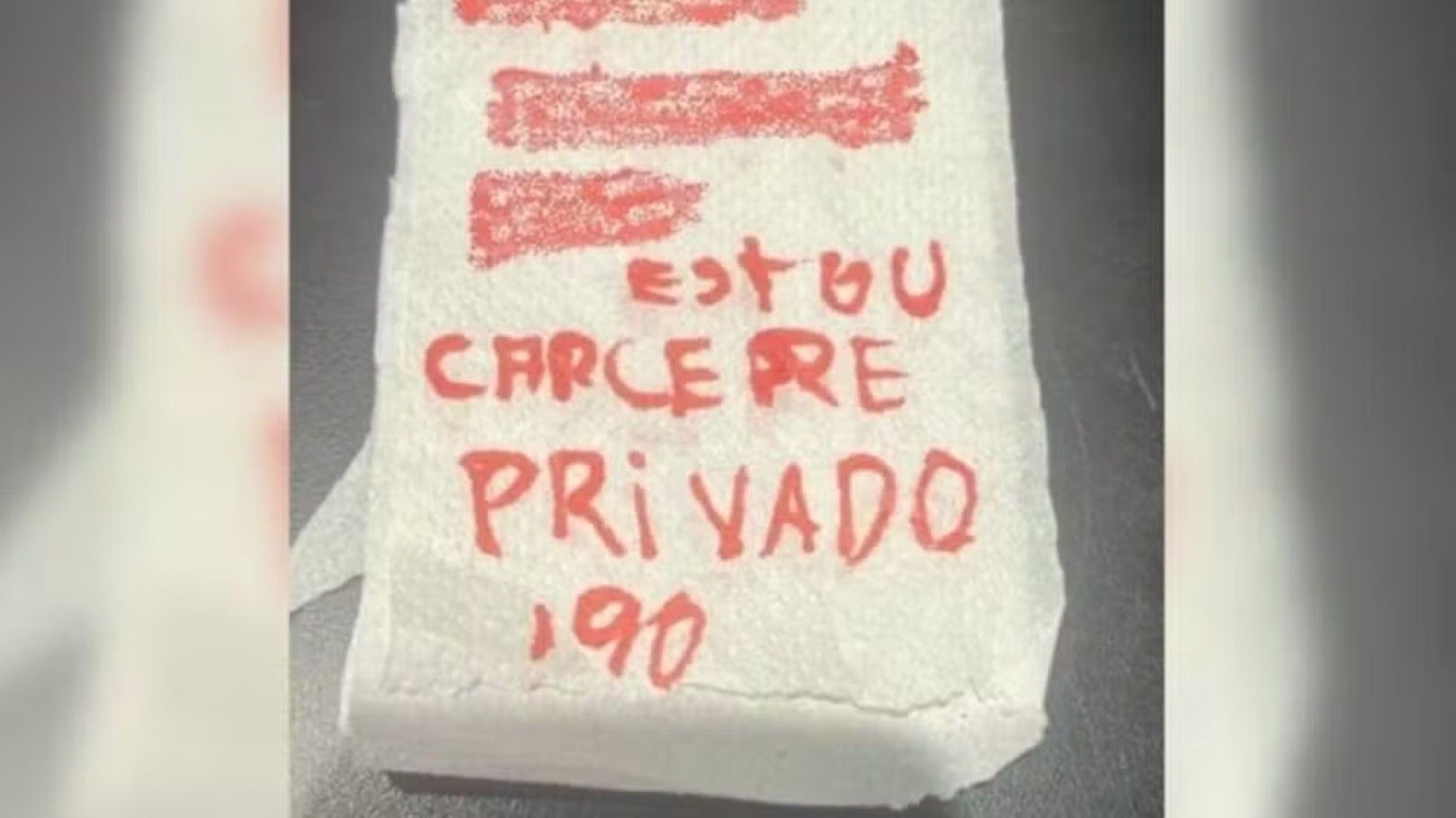 Mulher denuncia cárcere privado via bilhete de papel higiênico em loja. Reprodução: Retorno do item 11