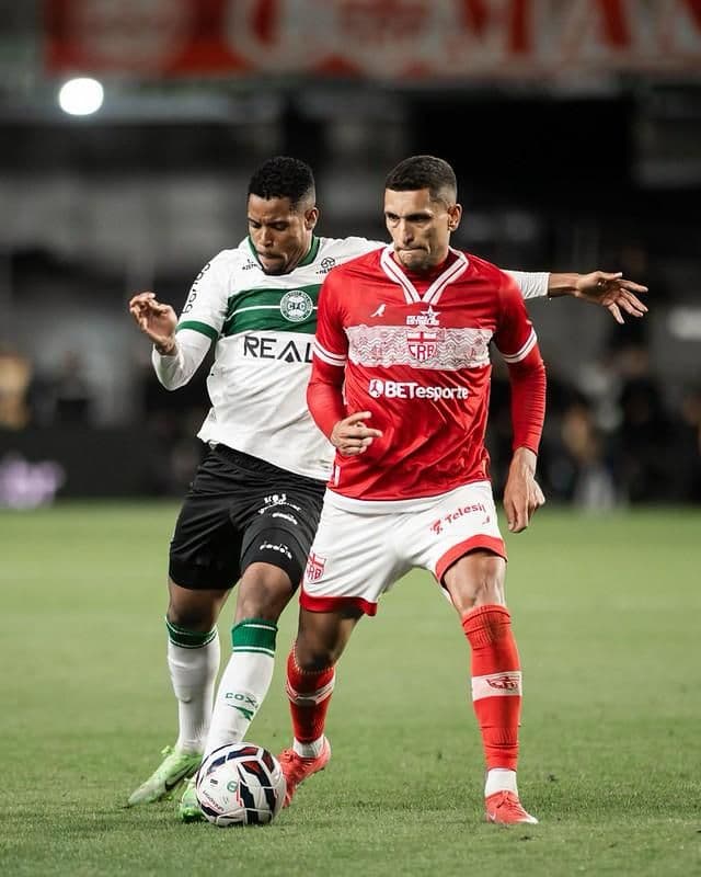 CRB segura o líder Coritiba em empate sem gols no Couto Pereira. Reprodução: Retorno do item 11