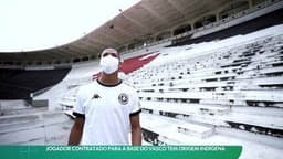 Cauan Barros, volante do Vasco, com a filha Sophia no colo. Reprodução: Ge