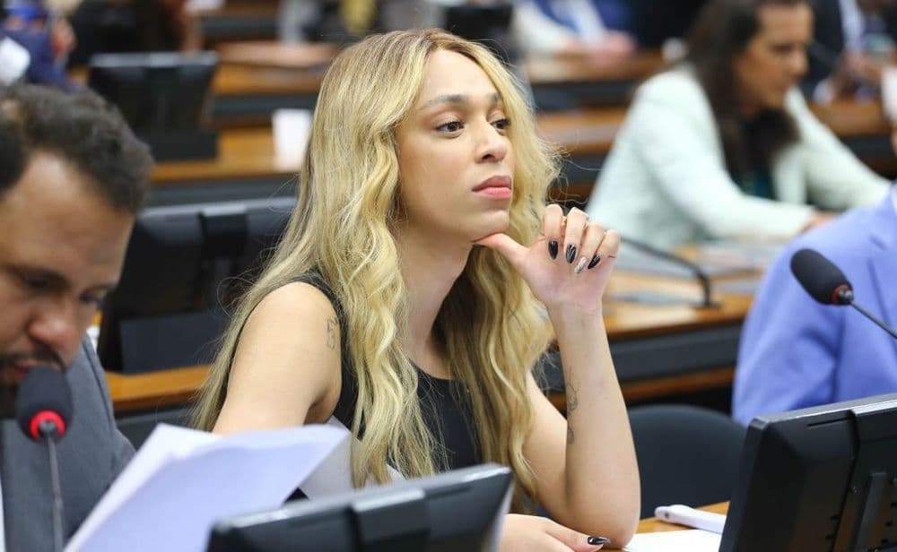 Erika Hilton, parlamentar transexual, tem visto dos EUA atualizado para o gênero masculino. Reprodução: CNN Brasil