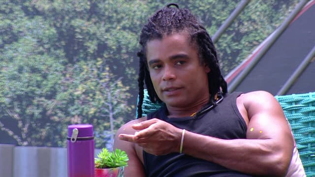 Diogo Almeida critica atitudes de Camilla e Thamiris