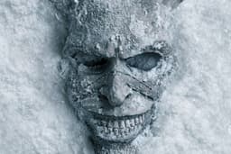 Ethan Hawke estrela 'Black Phone 2', aterrorizando jovens em sua nova sequência. Legenda da imagem. Reprodução: Gizmodo