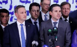 Legenda da imagem. Deputados discutem adiamento da votação do PL Antifacção e mudanças no texto. Reprodução: Retorno do item 11