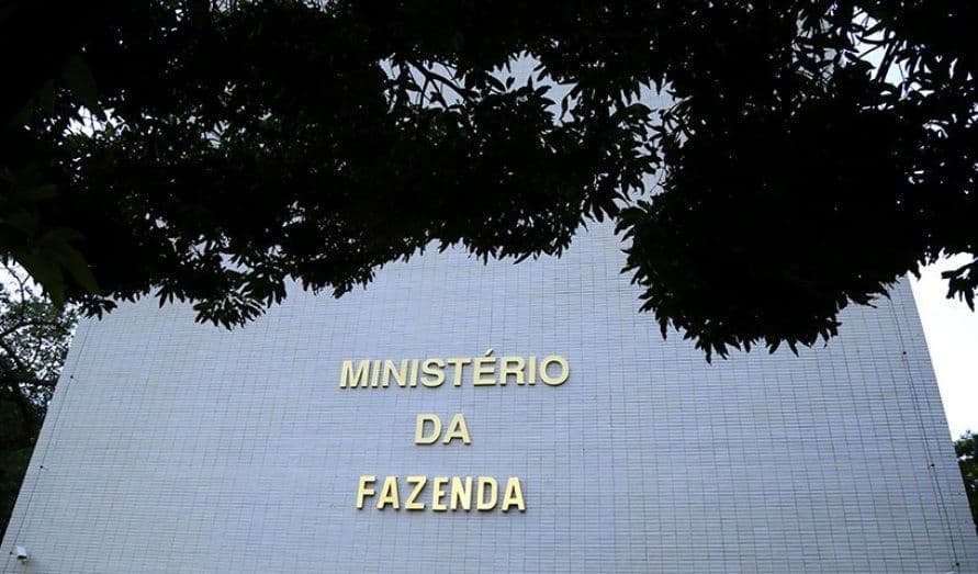 Crescimento global moderado e queda da inflação em 2025