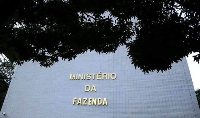 Crescimento global moderado e queda da inflação em 2025