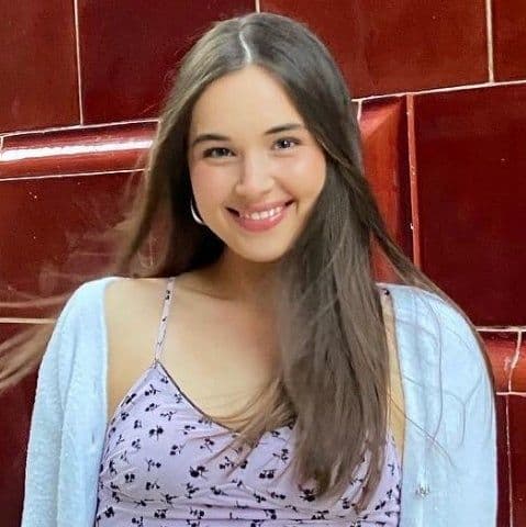 Ellen Durney, repórter de celebridades, durante evento em Londres. Reprodução: BuzzFeed News