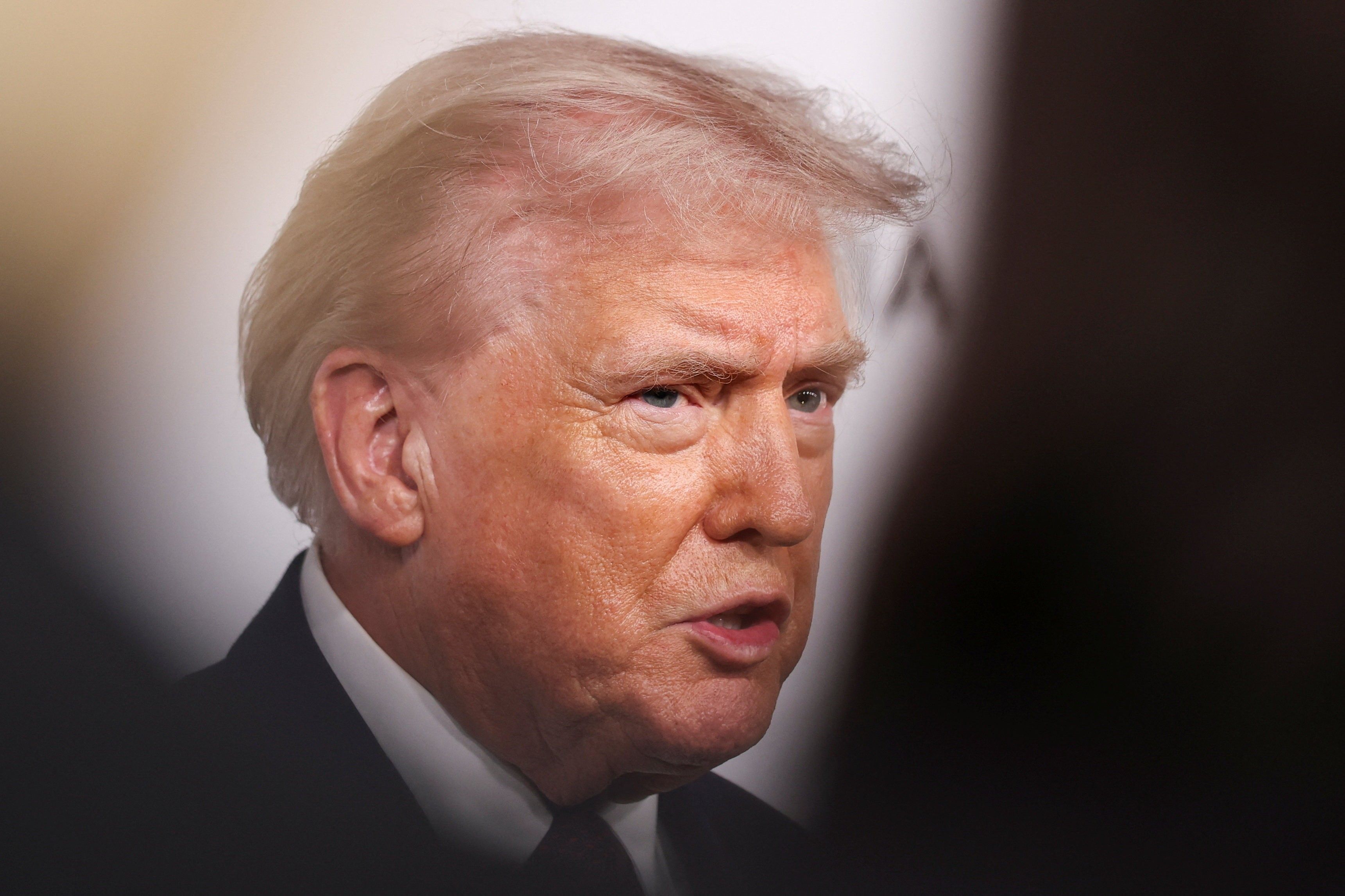 [Trump e Melania aparecem juntos, com foco em retaliação ao Irã]. Reprodução: G1