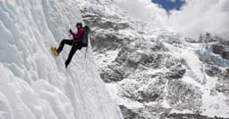 Nepal exige experiência em montanhas de 7.000 metros para emissão de permissões para o Everest. Reprodução: Reuters