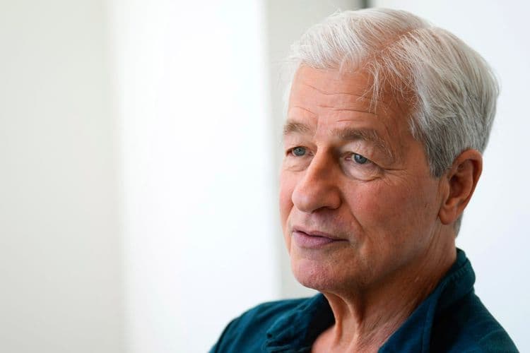 Jamie Dimon fala sobre desafios e responsabilidades de ser CEO durante entrevista. Reprodução: Business Insider