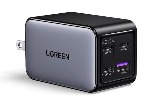 Carregador Ugreen possui quatro portas para carregar laptop e smartphone simultaneamente.; Legenda da imagem. Reprodução: Gizmodo