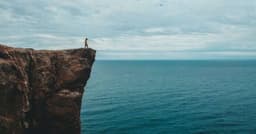 Falésias brasileiras encantam pela beleza e perigos