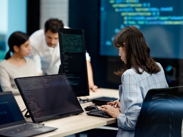 CEOs de empresas de capital aberto dizem que IA impulsiona a recuperação de contratações de nível de entrada.. Reprodução: Businessinsider