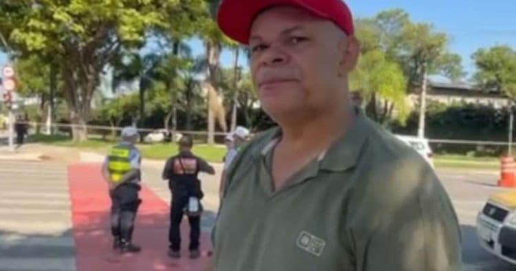 Avião cai e explode na Barra Funda de SP