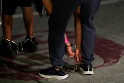 Diplomatas dos EUA são instruídos a negociar a aceitação de deportados com países da África e Ásia Central.; Legenda da imagem. Reprodução: Globo