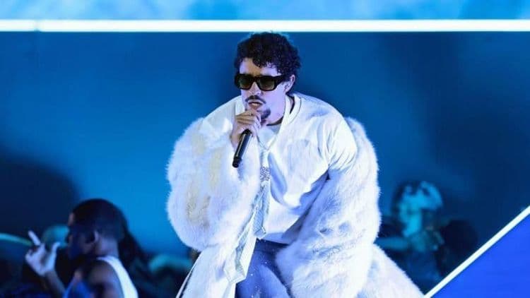 Bad Bunny é tema de curso na Universidade de Yale, abordando sua influência cultural e musical. Reprodução: Globo