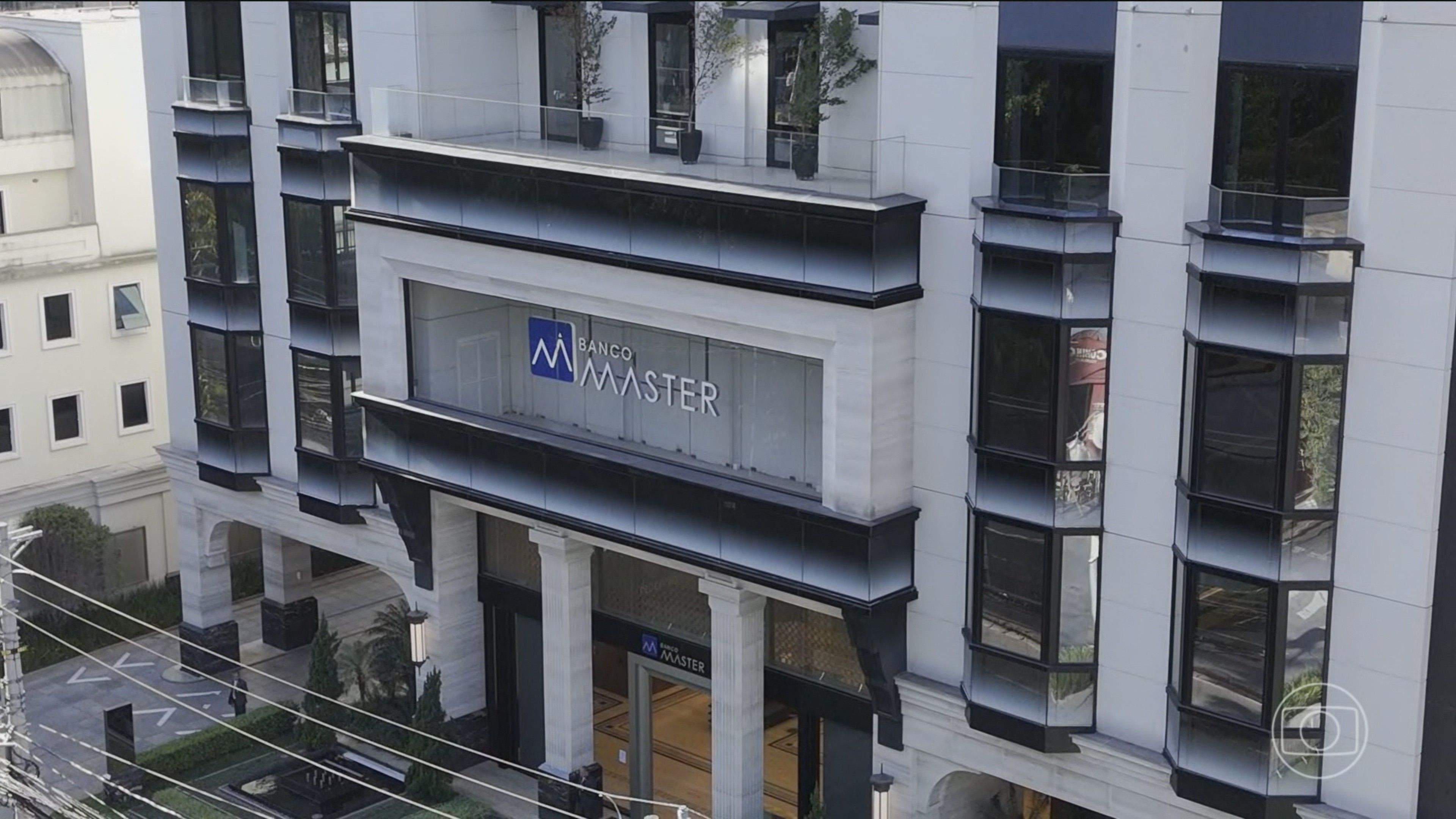 [Executivos assinam contratos de R$ 6,3 bilhões entre Master e Tirreno, antes de encaminhamento ao BRB.]. Reprodução: G1