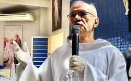 Velório do padre César Luís Garcia acontece na Paróquia Mãe de Misericórdia, em Goiás. Reprodução: G1