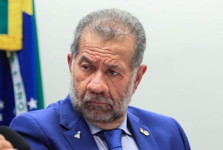 Lupi renuncia, sendo o décimo primeiro membro do governo a deixar o cargo. Reprodução: CNN Brasil