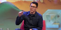 RJ Scaringe, CEO da Rivian, em foto sobre o pacote de remuneração de até US$4,6 bilhões. Legenda da imagem. Reprodução: Retorno do item 11