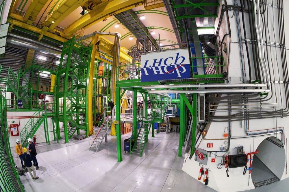Pesquisadores do CERN observam pela primeira vez o desequilíbrio entre matéria e antimateria em bárions.; Reprodução: Gizmodo