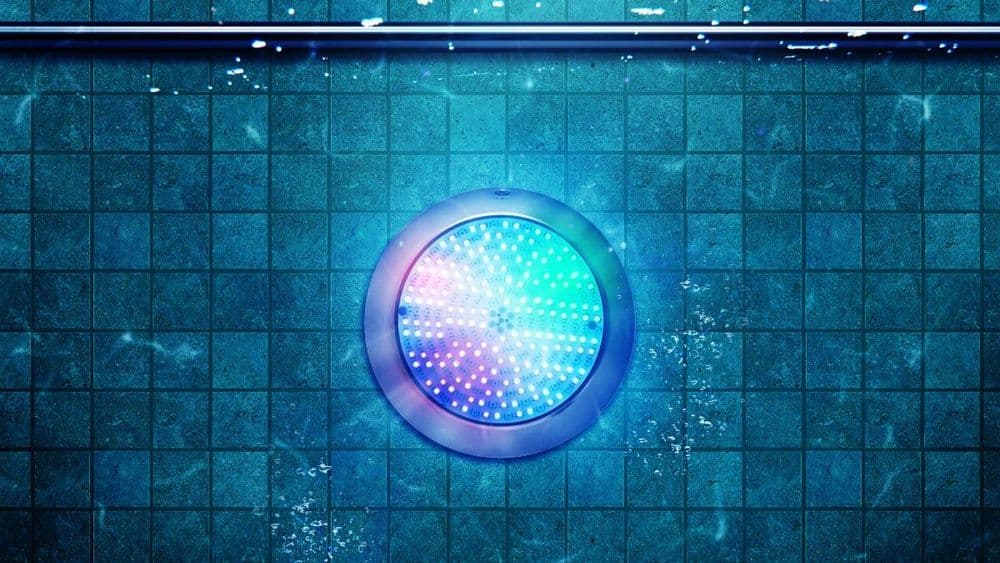 Luzes LED sumergíveis coloridas para decoração de piscinas no verão. Reprodução: EL PAÍS