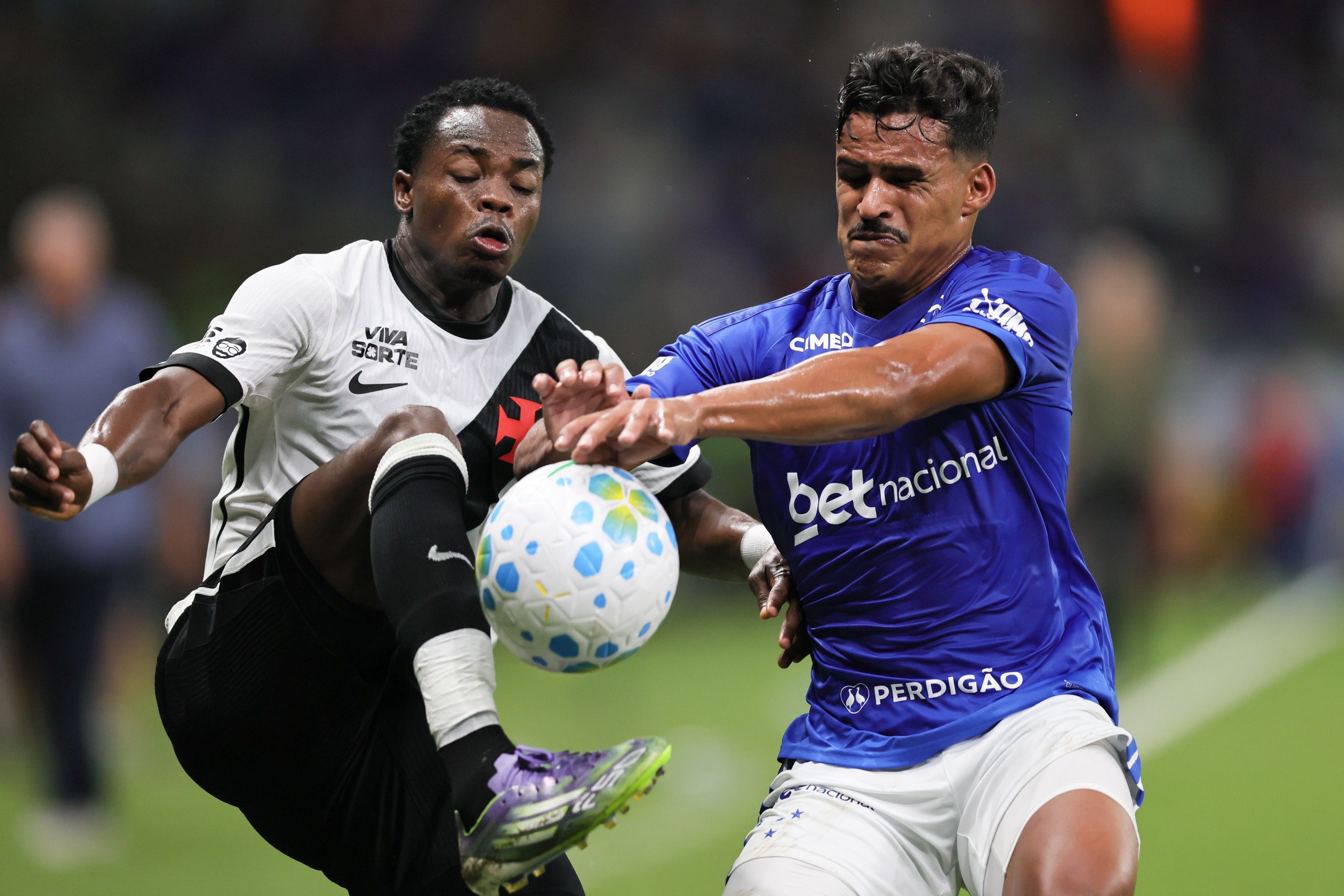 Cruzeiro e Vasco empatam após reviravoltas em jogo emocionante.. Reprodução: Ge
