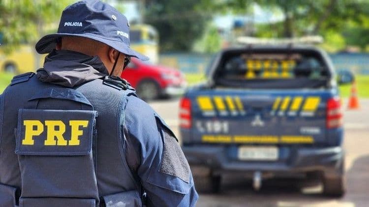 Motorista de caminhão é detido pela PRF após dirigir quase 24 horas sob efeito de anfetamina. Reprodução: Globo